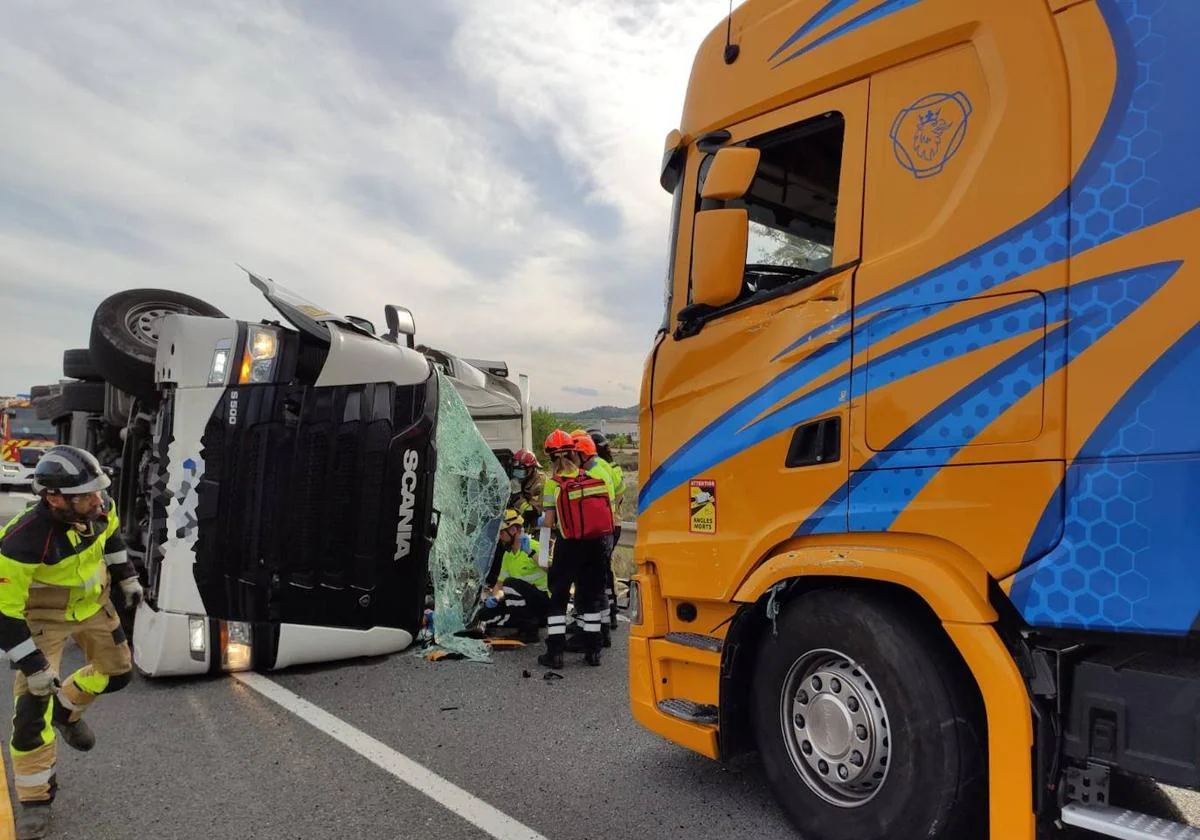 Muere Un Conductor Tras El Choque Frontal De Dos Camiones En Yecla | La ...